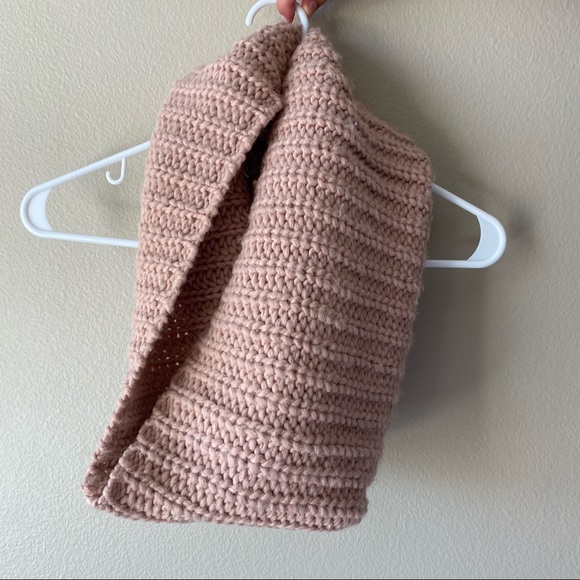 GAP Knitted Infinity Scarf - Willow Pink